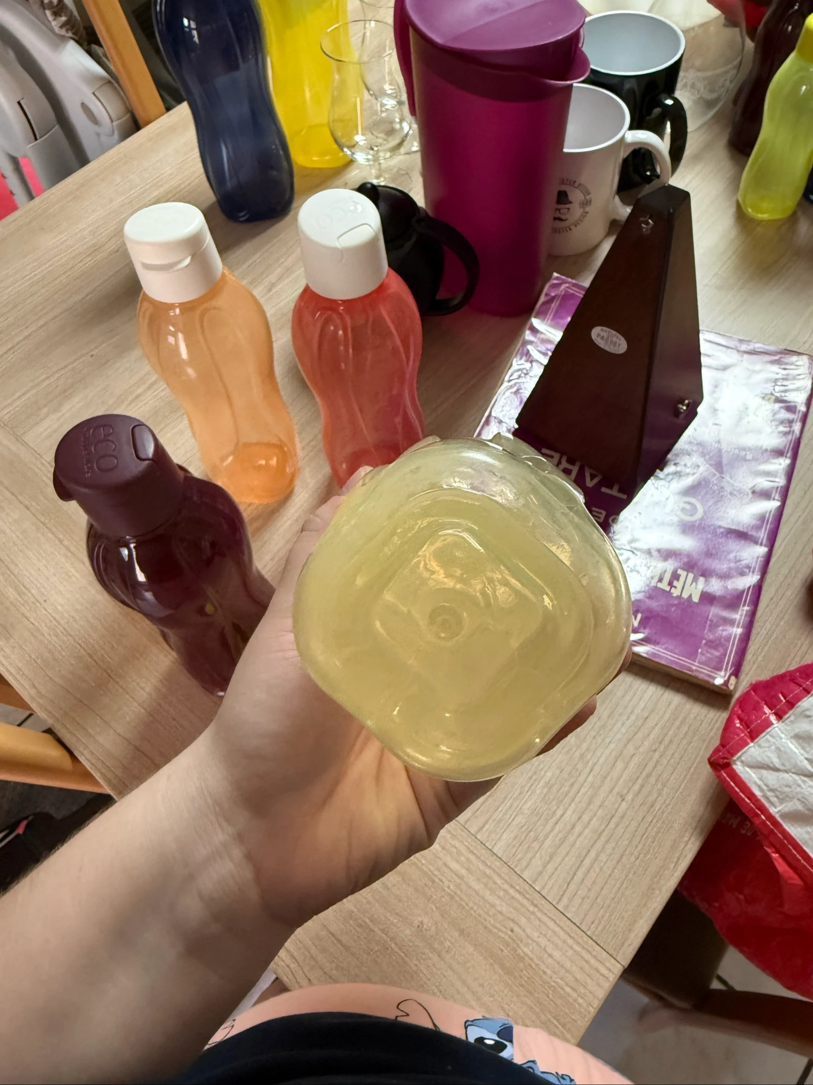 Lot 4 Tupperware 750ML bottles – photo 7